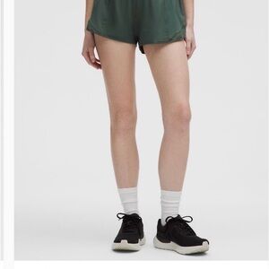 Lululemon hotty hot hot lined shorts in Deep Forest 🌳